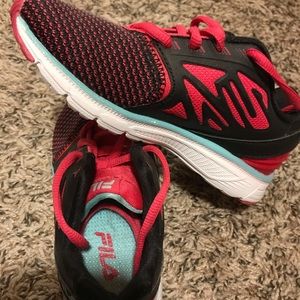 Little girl’s Fila tennis shoes